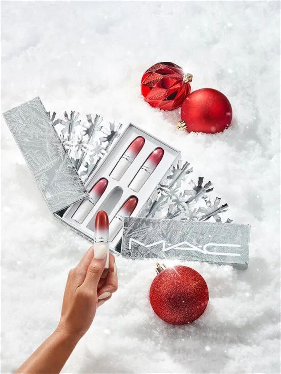 「黑魔杖」魅可絲緞絨霧細管唇膏冰雪限定包裝設計 「黑魔杖」魅可絲緞絨霧細管唇膏冰雪限定包裝設計